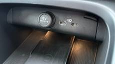 Volvo XC40 2.0 B4P Ultra Dark 5dr Auto Petrol Estate